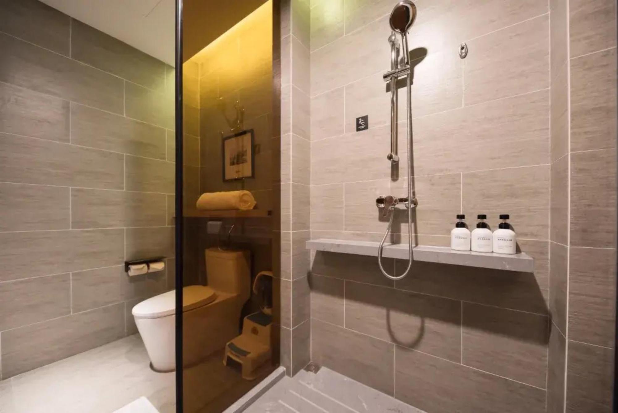 Atour Hotel Shanghai Caohejing Exterior photo